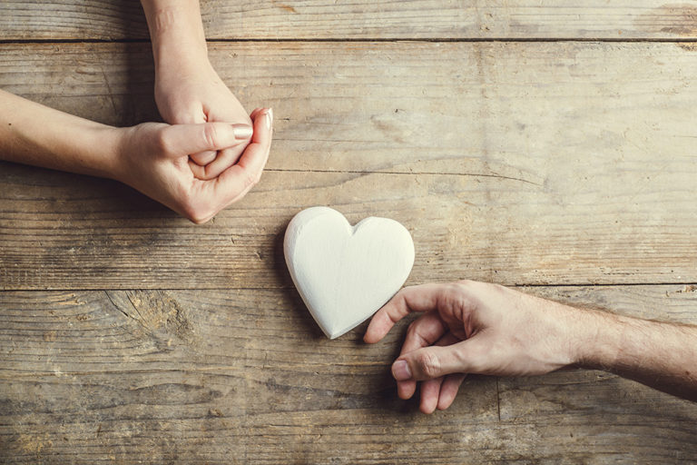 Does He Like Me? 10 Ways to Know
